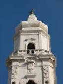 veduta dal basso del campanile della chiesa di S. Domenico